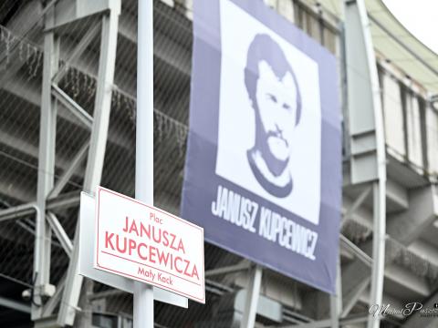 Plac Janusza Kupcewicza przy gdyńskim stadionie